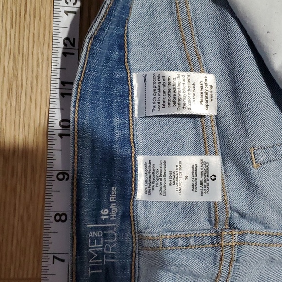 Time and True High Rise Shorts 🫧 - Picture 2 of 3